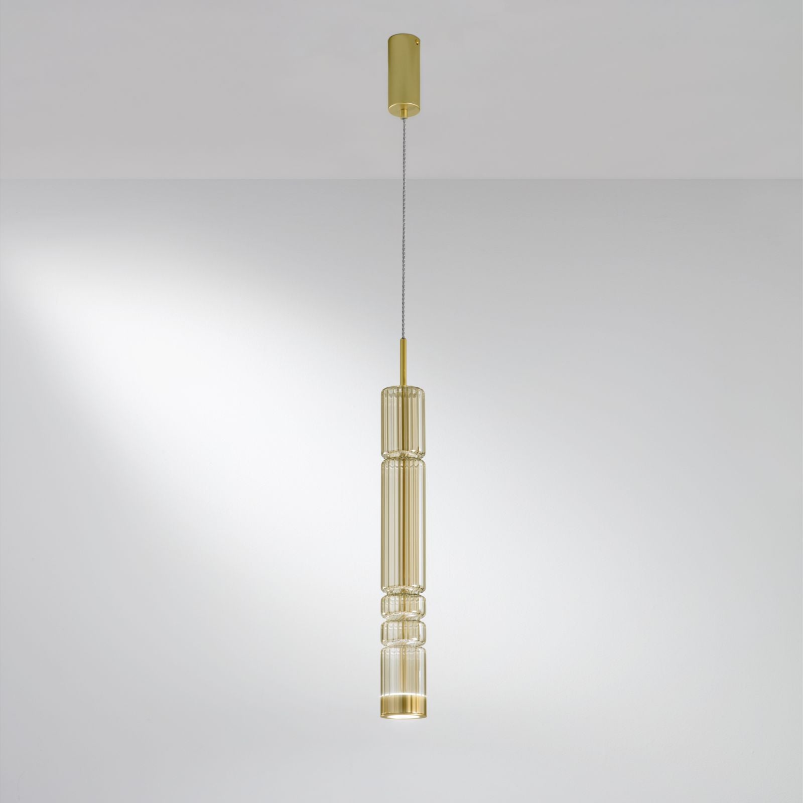 Sospensione LED in metallo e vetro soffiato ambra-fumè 8W 800LM luce calda 3000°k CROOKES Sospensione LED in metallo e vetro soffiato ambra-fumè 8W 800LM luce calda 3000°k CROOKES